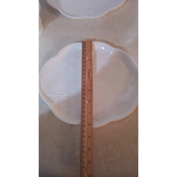Colony Milk glass teacups and plates (set of 4) - Picture 6 of 8